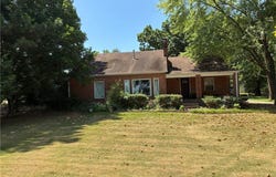 2813 W Commercial ST, Ozark, AR 72949