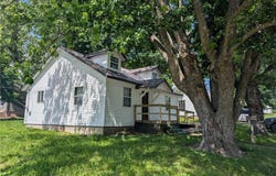 105 E Colorado Street, Windsor, MO 65360