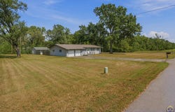 400 NW 48th TER, Topeka, KS 66617