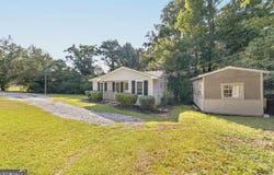 3914 Pine Lake Road, West Point, GA 31833