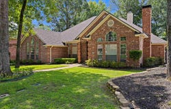 1012 LOVERS LN., Longview, TX 75604