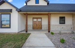 101 W MEDIUM MEADOW DR, Lytle, TX 78052