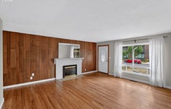 730 E CLARENDON St, Gladstone, OR 97027