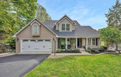 810 Forest Lawn Dr, Moneta, VA 24121