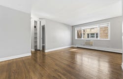 426 W BARRY Avenue, Chicago, IL 60657