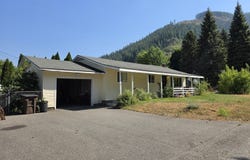 211 S Jefferson St, Osburn, ID 83849