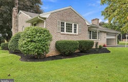 30 BIRCHWAY Drive, CHAMBERSBURG, PA 17202