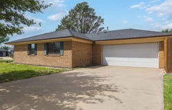 1018 E 8TH Street, Dumas, TX 79029-5206