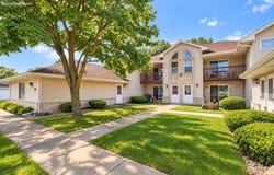 6185 S Creekside Dr, Cudahy, WI 53110