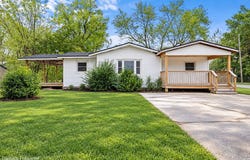 702 W Main Street, Gentry, AR 72734
