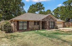 505 Montgomery Drive, Springhill, LA 71075