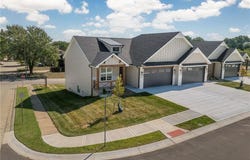 1405 Country Court, St Joseph, MO 64506