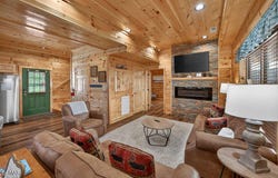 826 String Run Way, Pigeon Forge, TN 37863