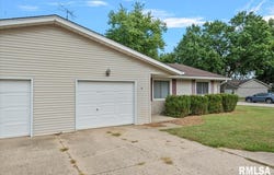 33 Mueller Court, Riverton, IL 62561-9734