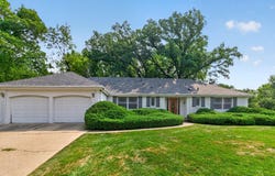 9923 Brookside Circle, Bloomington, MN 55431