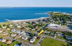 6 Lighthouse Ln, New Bedford, MA 02744