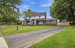 24 Overlook Boulevard, Struthers, OH 44471