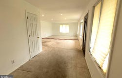 7 LANSDOWNE Road, BURLINGTON, NJ 08016