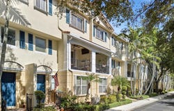 2905 S Greenleaf Circle, Boynton Beach, FL 33426