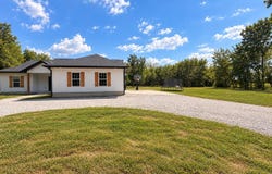 916 E 438th Road, Bolivar, MO 65613