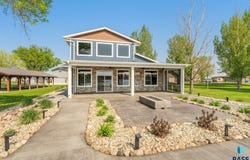 6639 Peninsula Ln, Wentworth, SD 57075