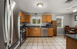 635 Dighton Ave, Taunton, MA 02780