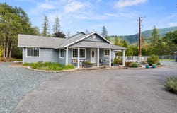 8939 Monument Drive, Grants Pass, OR 97526
