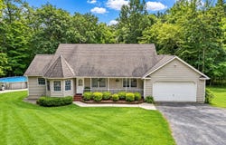 700 Oregon Trail, Pine Bush, NY 12566