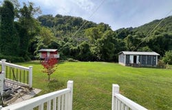 135 Jerry Bottom, Huddy, KY 41535