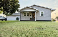 810 N Pine St, Beloit, KS 67420