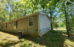 218 Meadow Ln, Byrdstown, TN 38549