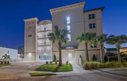 211 DOLPHIN Point, CLEARWATER, FL 33767