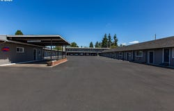 1152 MAIN St, Springfield, OR 97477