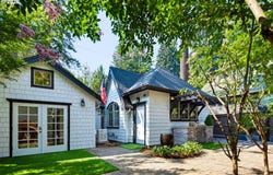 815 E Ave, LakeOswego, OR 97034