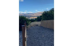 8176 STATE ROUTE 14, Lyle, WA 98635