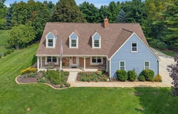 149 Hickory Dr, Delafield, WI 53018