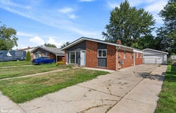 21537 Parkway Street, Saint Clair Shores, MI 48082