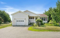 5 Cambridge Drive, Hermon, ME 04401