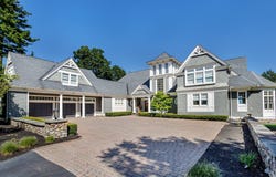 19 Arrow Head Dr, Bedford, NH 03110