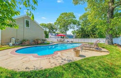 10 Par Dr, Somers Point, NJ 08244