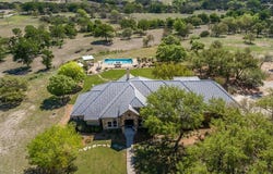 395 Bluff Creek Rd, Center Point, TX 78010