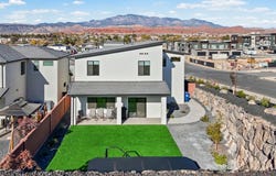 690 E Desert Cactus Dr, Washington, UT 84780
