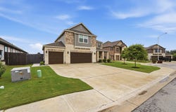 1515 Foxglove Dr, Lockhart, TX 78644
