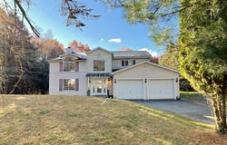 1246 Glade Drive, Long Pond, PA 18334