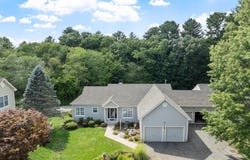 2 Nelson Cir, Bedford, MA 01730