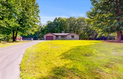 5 Acorn Lane, Lewiston, ME 04240