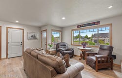 123 Hanson Ct, Dover, ID 83825