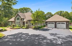 8 Landfall Circle, East Hampton, NY 11937