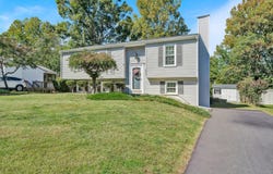 3553 Berryhill Dr, Roanoke, VA 24018