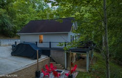 332 Pearl Rd, LaFollette, TN 37766